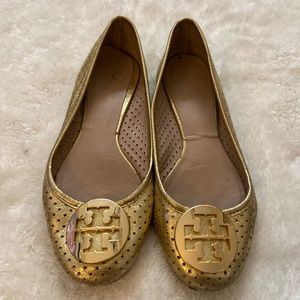 Tory Burch Reva flats in an awesome metallic gold color!